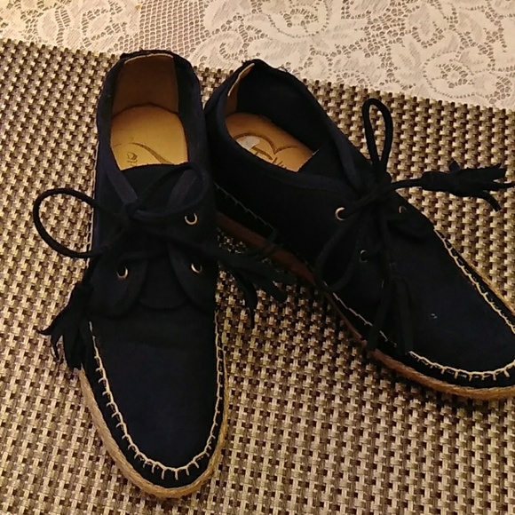 Super Cute Blue Suede booties - Picture 4 of 6